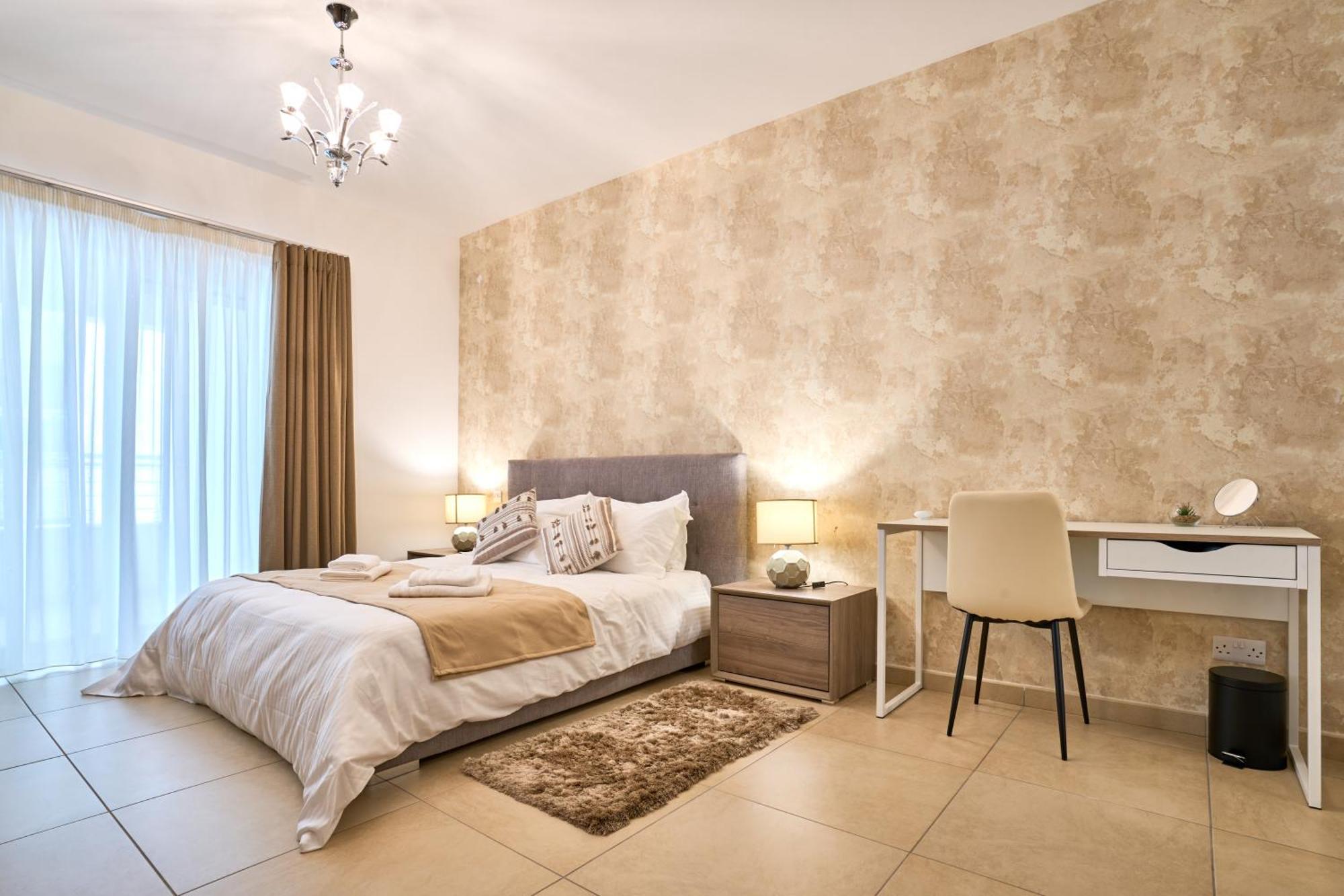 Stunning 3-Bedroom Seaview Retreat In Fort Cambridge Сліма Екстер'єр фото