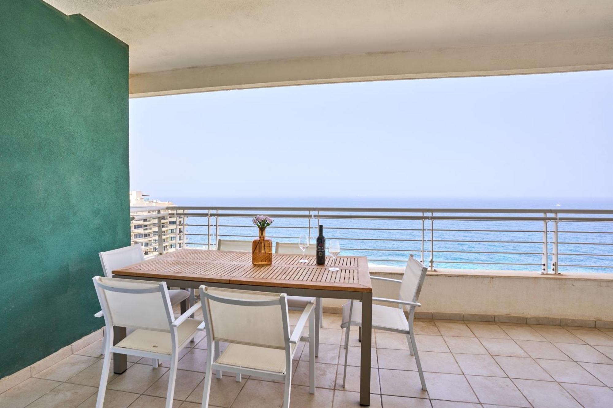 Stunning 3-Bedroom Seaview Retreat In Fort Cambridge Сліма Екстер'єр фото
