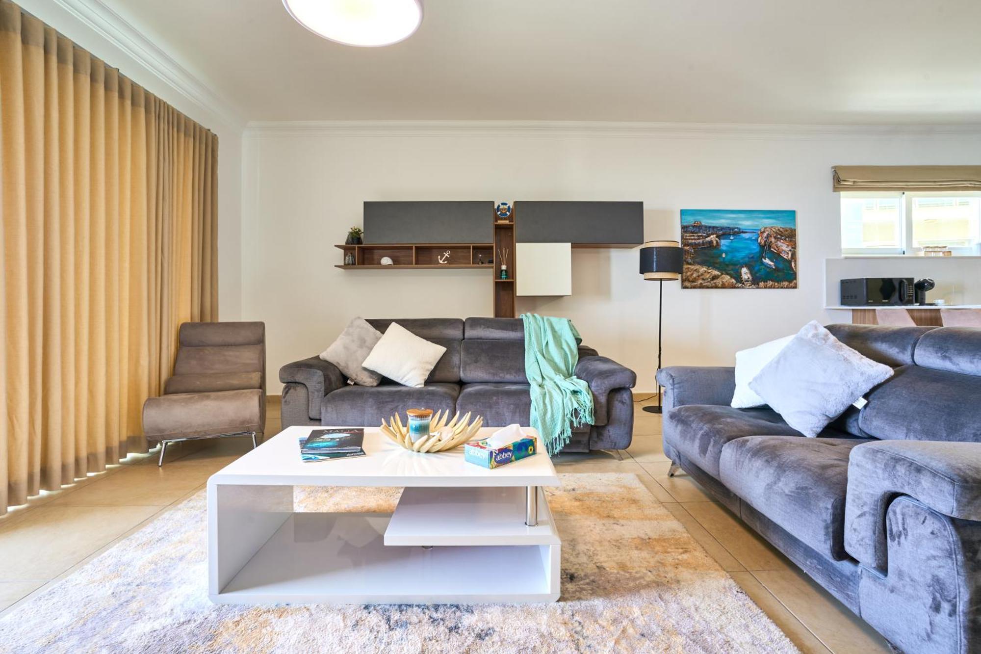 Stunning 3-Bedroom Seaview Retreat In Fort Cambridge Сліма Екстер'єр фото