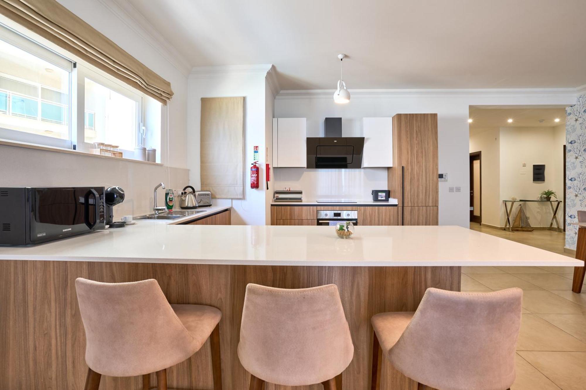 Stunning 3-Bedroom Seaview Retreat In Fort Cambridge Сліма Екстер'єр фото